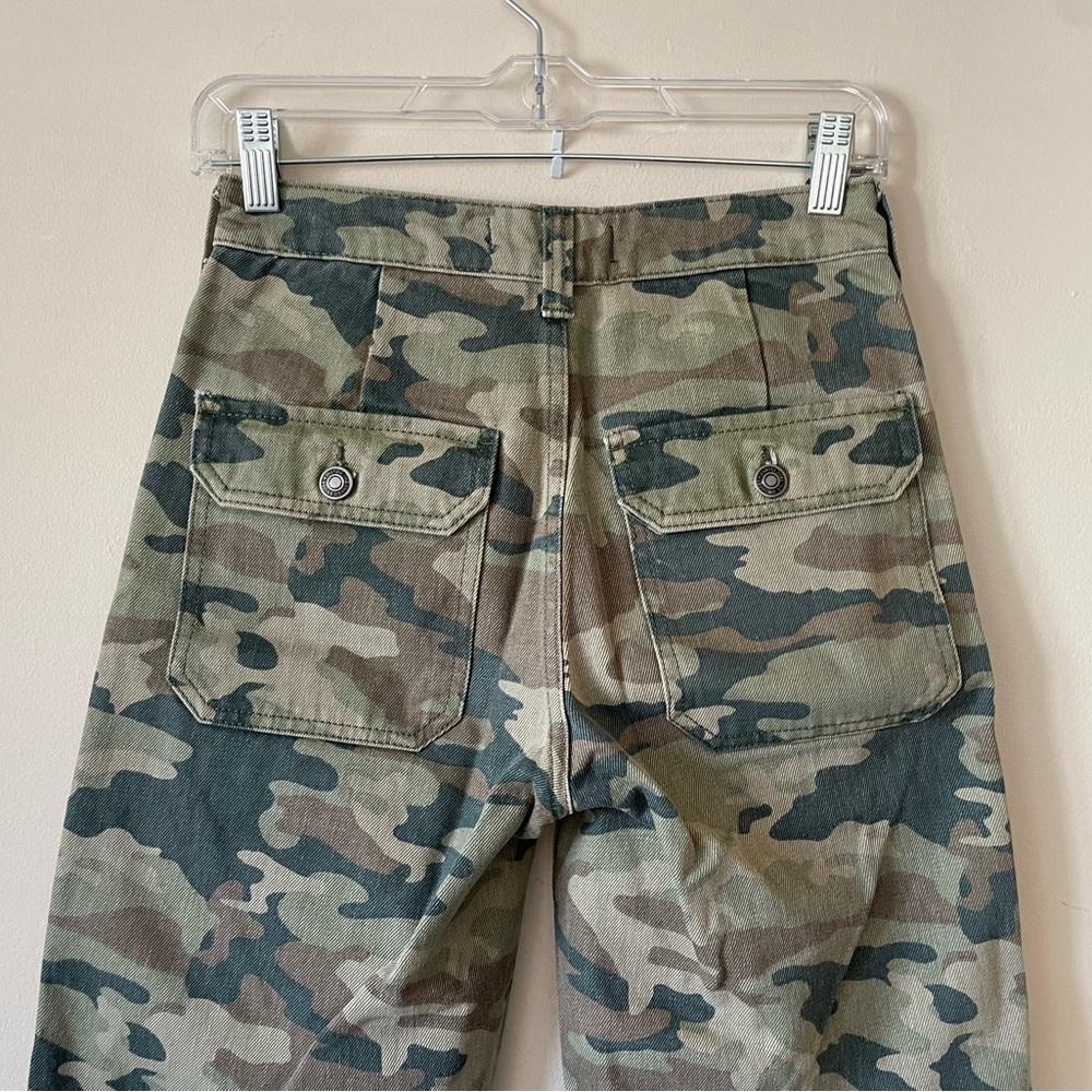 Free People NWOT Remy Camo High Waisted Wide Leg Cropeped Jeans Size 25 - Picture 7 of 10